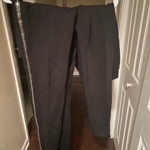 2 thick and very black leggings